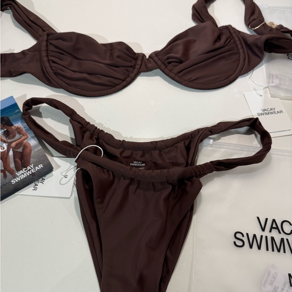 Viral Instagram Vacay Swim Rhodes Bikini (medium bottom/ large top)
Brand New